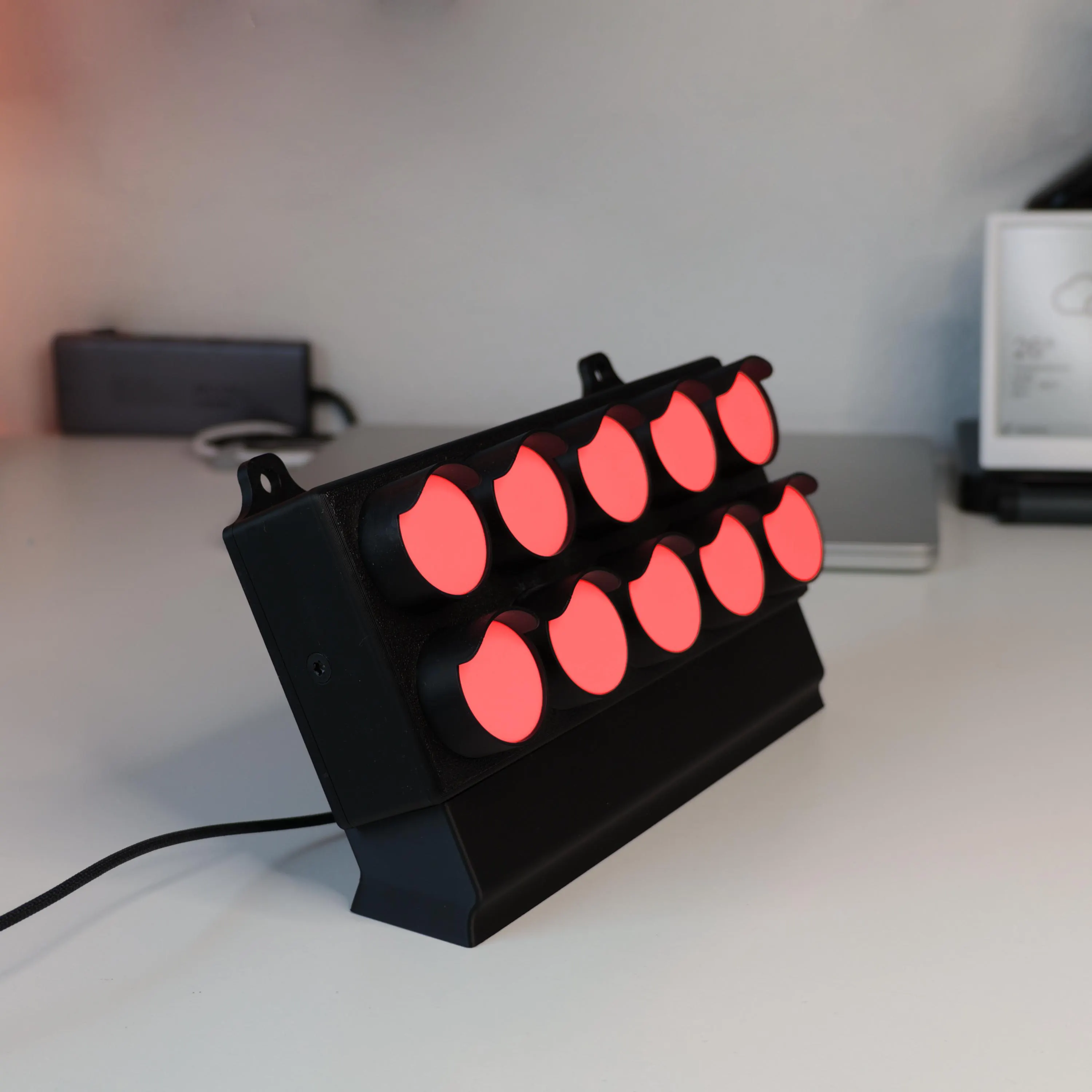APEX Start Light showing its complete red start sequence